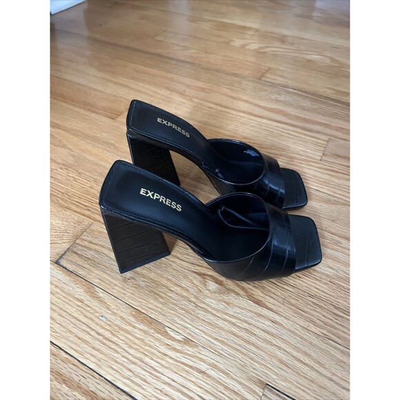 Express Open Toe Triangle Block Heels - Picture 3 of 6